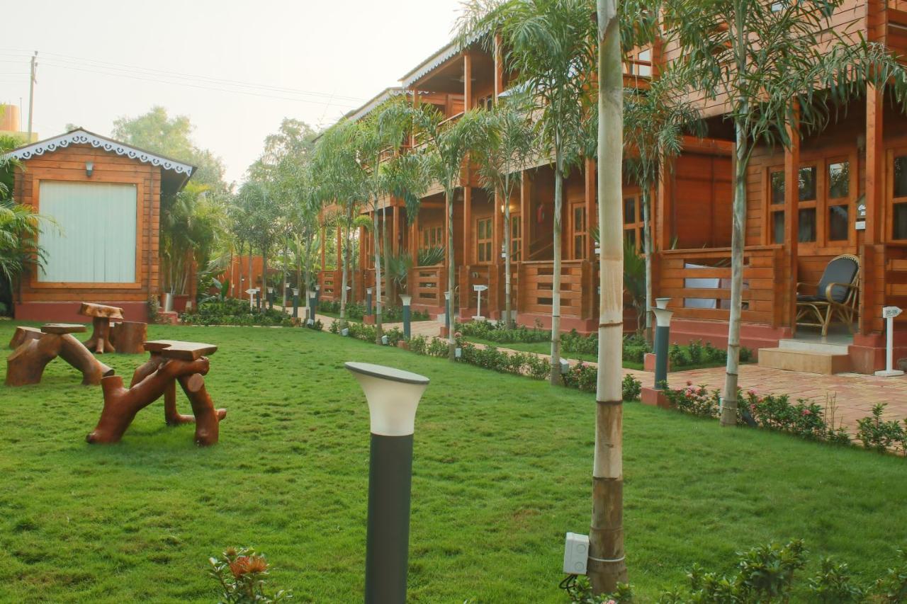 Grand Vatika Resort Арамбол Екстериор снимка