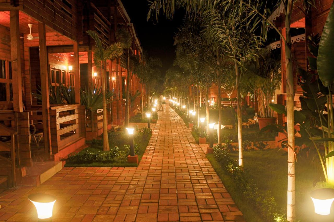 Grand Vatika Resort Арамбол Екстериор снимка