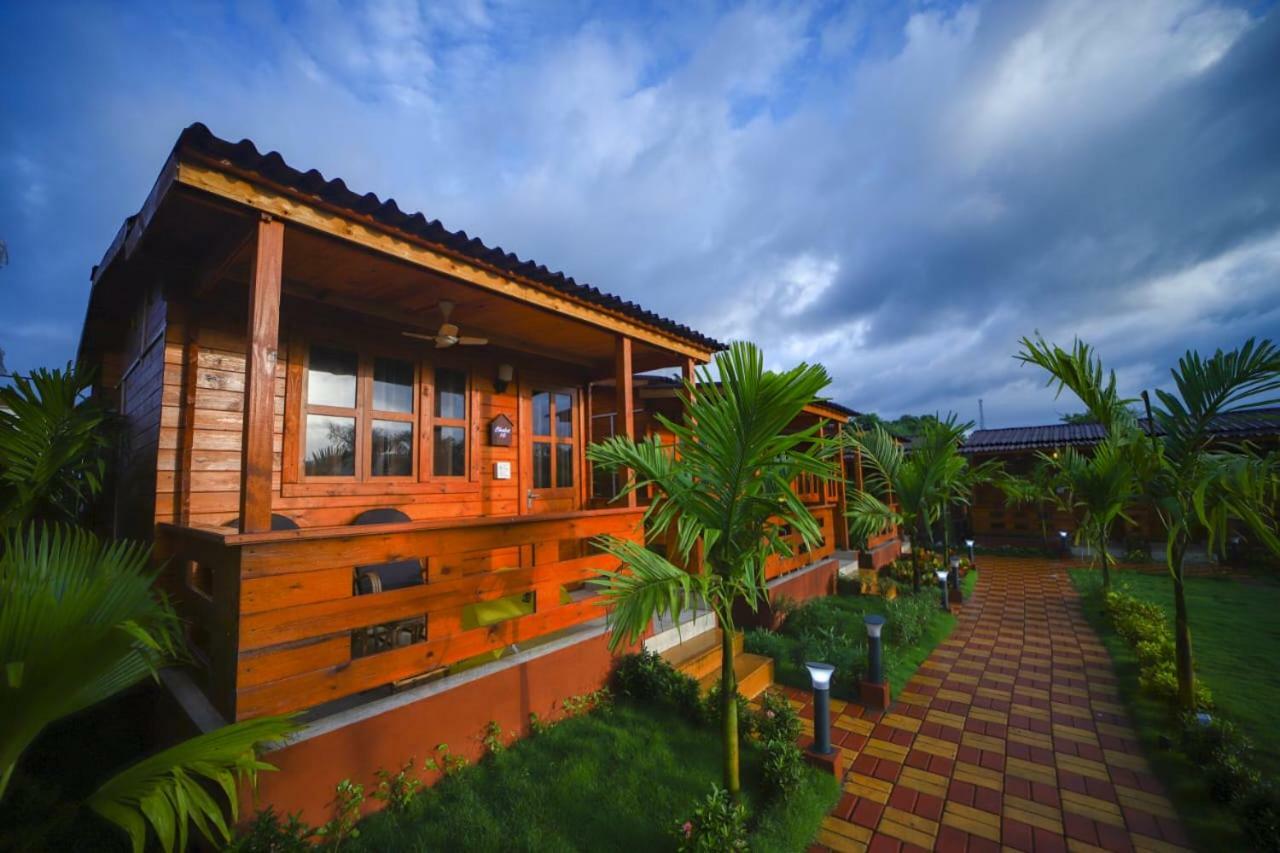 Grand Vatika Resort Арамбол Екстериор снимка